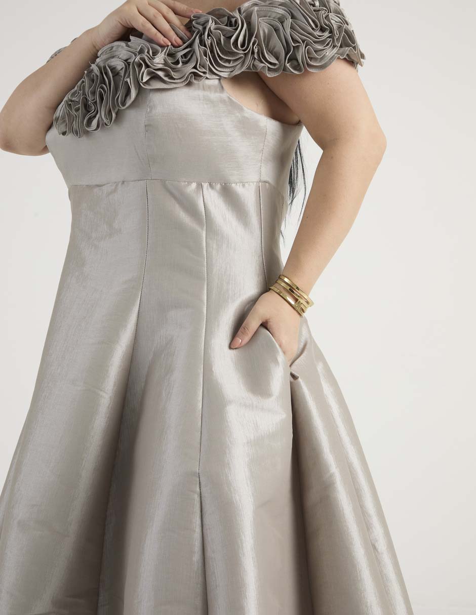 Vestido maxi de fiesta Ema Valdemossa Curvi escote bardot 5